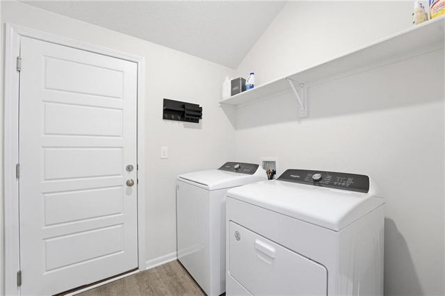 8031 SE 5th Street, Blue Springs, MO 64014