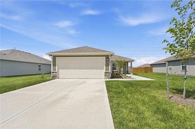 8031 SE 5th Street, Blue Springs, MO 64014