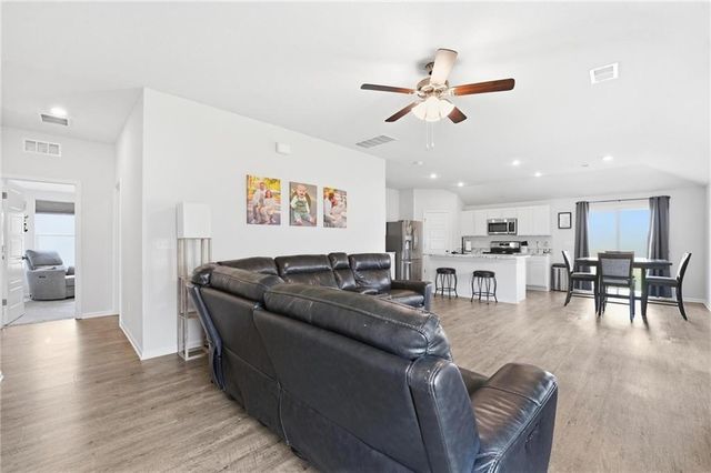 8031 SE 5th Street, Blue Springs, MO 64014