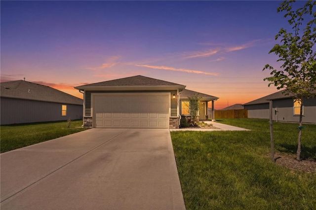 8031 SE 5th Street, Blue Springs, MO 64014