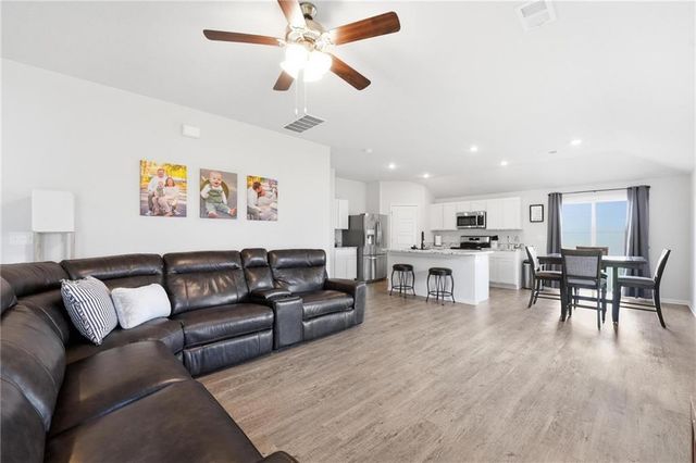 8031 SE 5th Street, Blue Springs, MO 64014