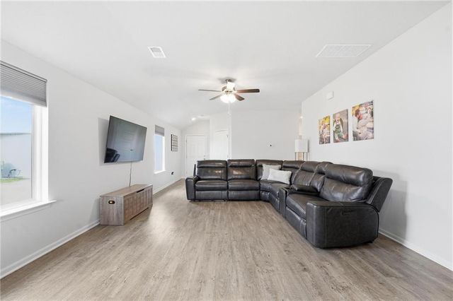 8031 SE 5th Street, Blue Springs, MO 64014