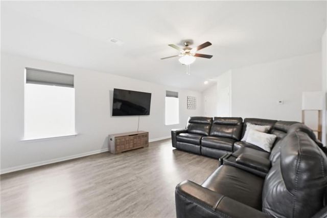 8031 SE 5th Street, Blue Springs, MO 64014