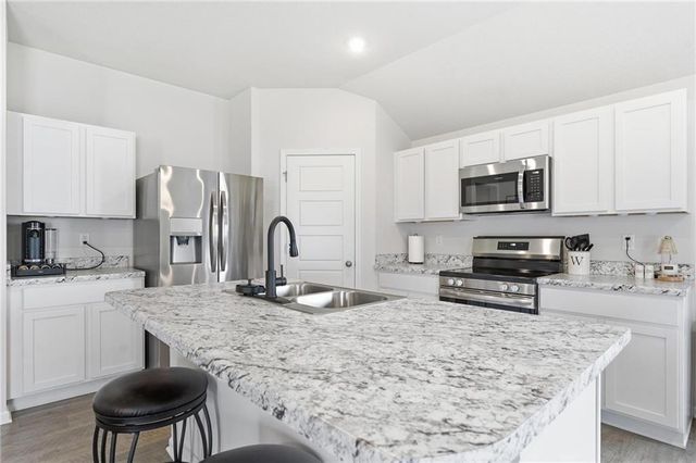 8031 SE 5th Street, Blue Springs, MO 64014