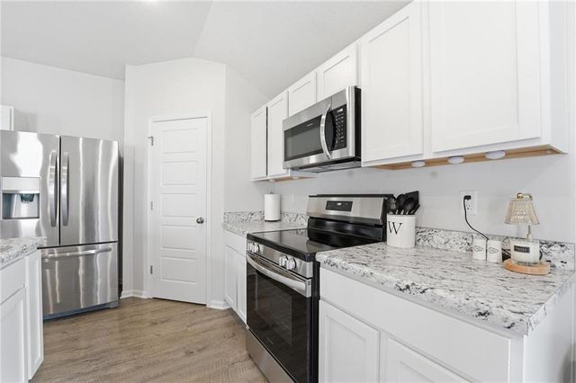 8031 SE 5th Street, Blue Springs, MO 64014