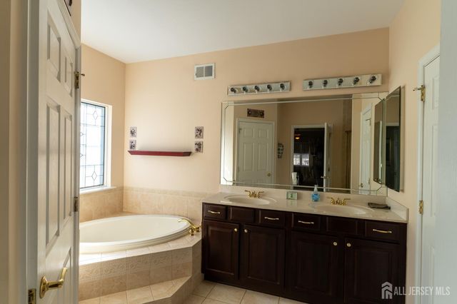 130 Orleans Road, Monroe, NJ 08831