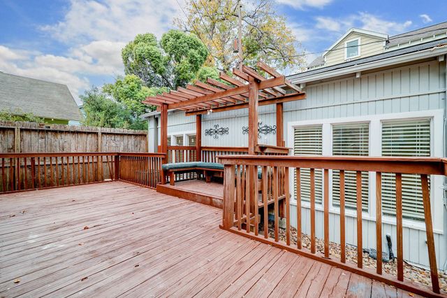 827 Le Green St, Houston, TX 77008