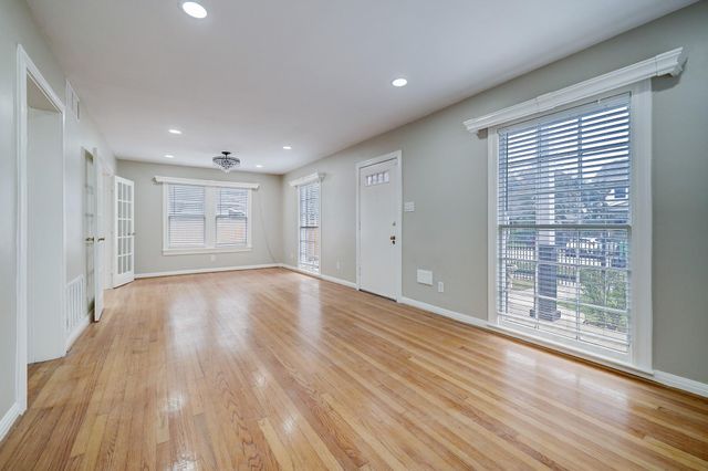 827 Le Green St, Houston, TX 77008