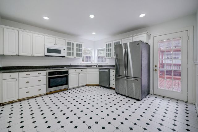 827 Le Green St, Houston, TX 77008
