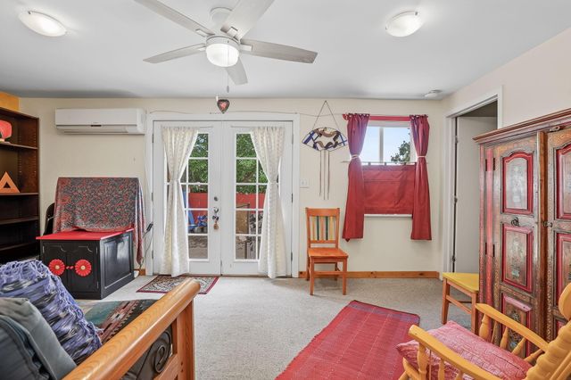 990 Calle Katarina, Santa Fe, NM 87507