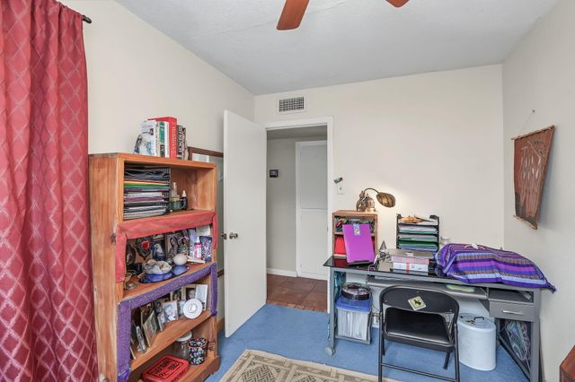 990 Calle Katarina, Santa Fe, NM 87507