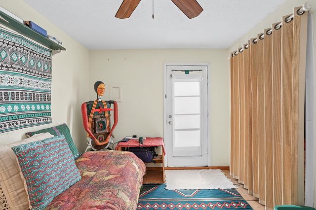 990 Calle Katarina, Santa Fe, NM 87507