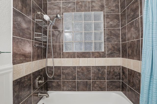 990 Calle Katarina, Santa Fe, NM 87507