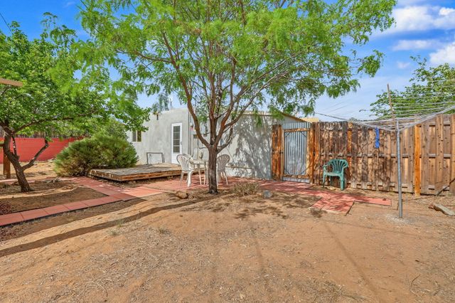 990 Calle Katarina, Santa Fe, NM 87507