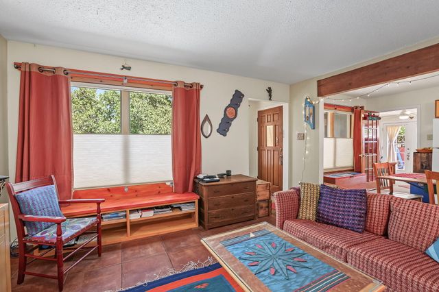 990 Calle Katarina, Santa Fe, NM 87507