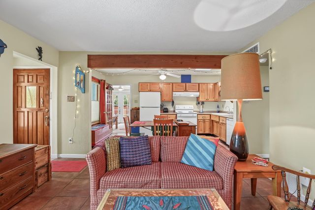 990 Calle Katarina, Santa Fe, NM 87507