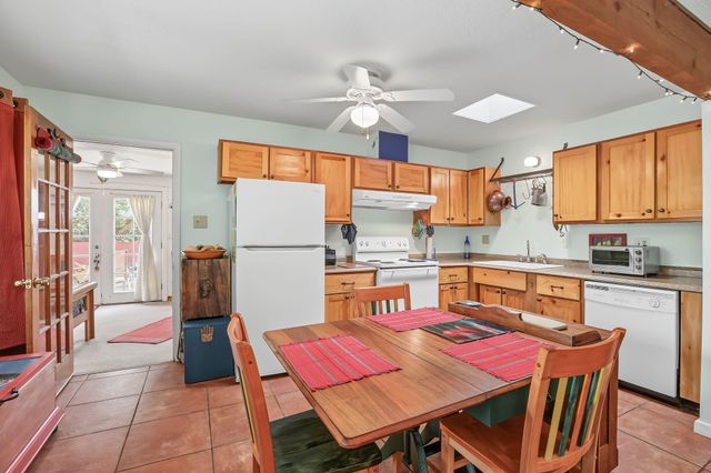 990 Calle Katarina, Santa Fe, NM 87507