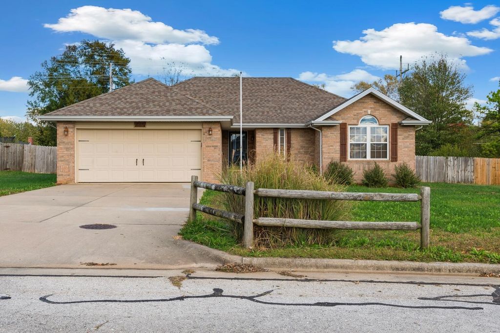 612 South Sarah Court, Willard, MO 65781