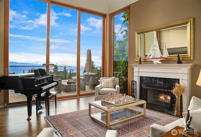 17020 74th Avenue W, Edmonds, WA 98026