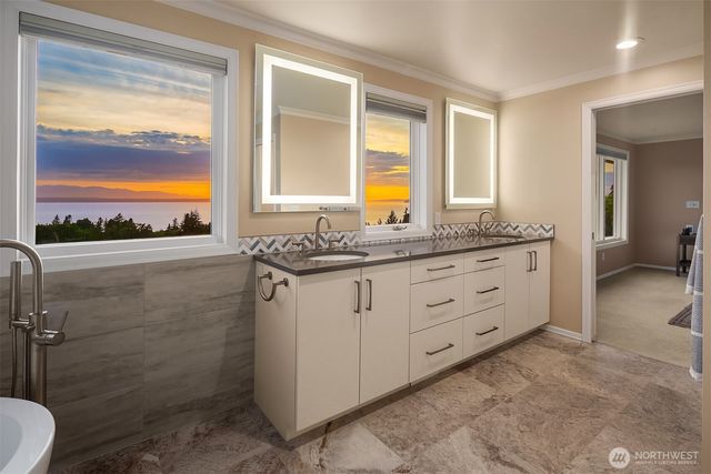 17020 74th Avenue W, Edmonds, WA 98026