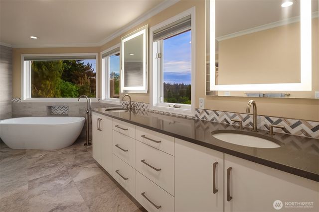 17020 74th Avenue W, Edmonds, WA 98026