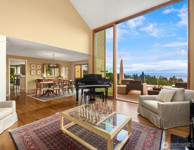 17020 74th Avenue W, Edmonds, WA 98026