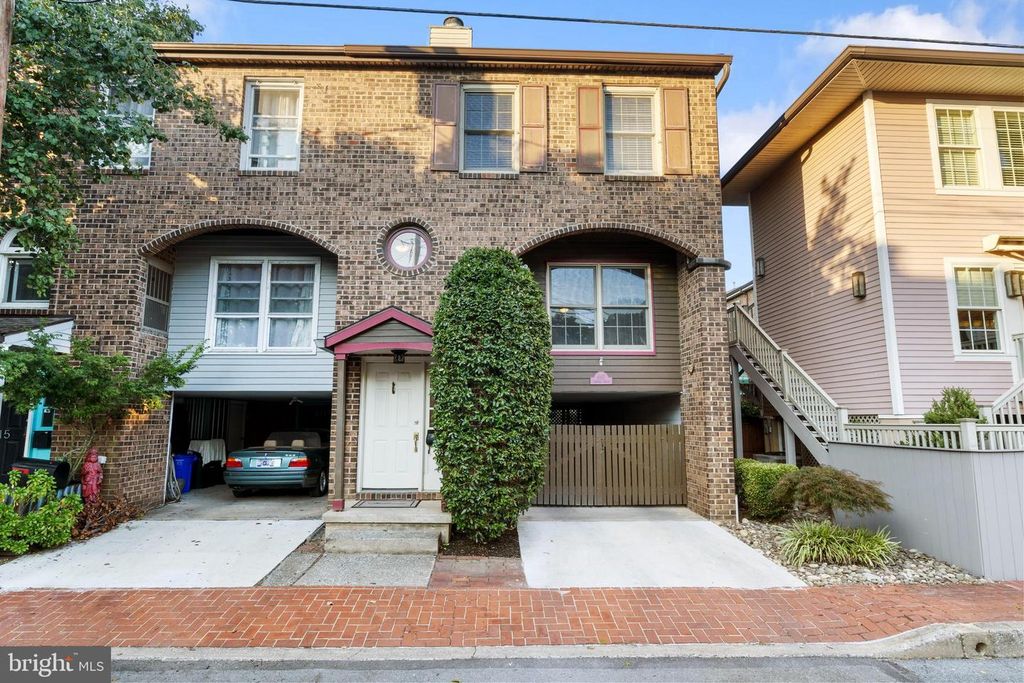 617 SHOWERS ST, Harrisburg, PA 17104