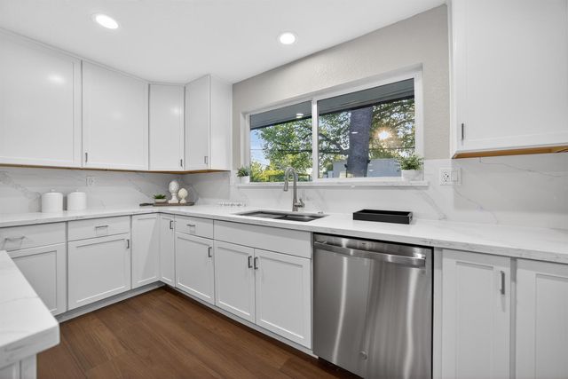 4971 MICHELE Ln, Sacramento, CA 95822