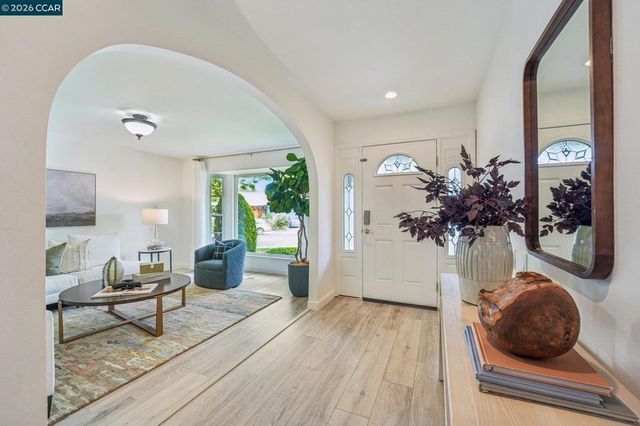 839 McElroy Ct, Concord, CA 94518