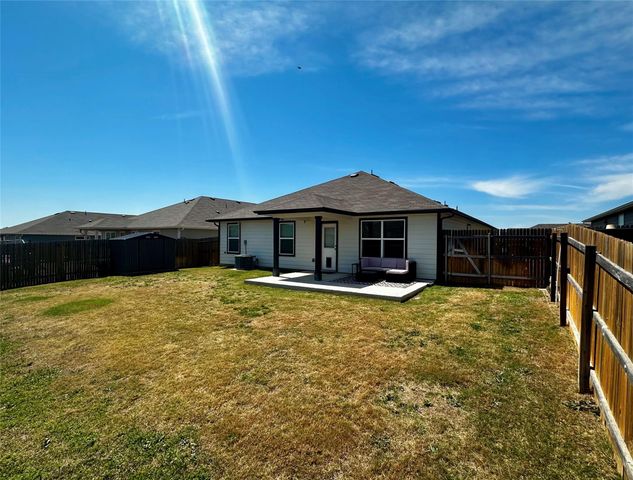 201 Bunting LN, Bertram, TX 78605