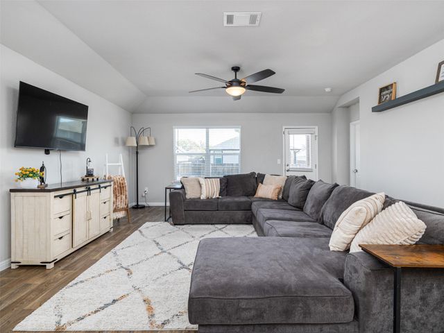 201 Bunting LN, Bertram, TX 78605