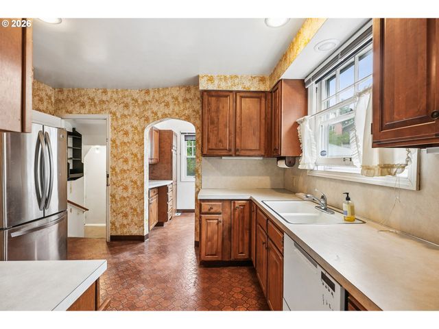 5809 Se TAYLOR St, Portland, OR 97215