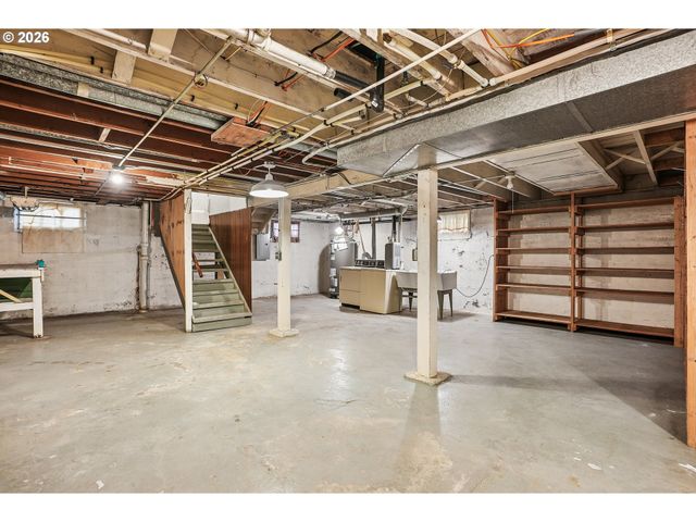 5809 Se TAYLOR St, Portland, OR 97215