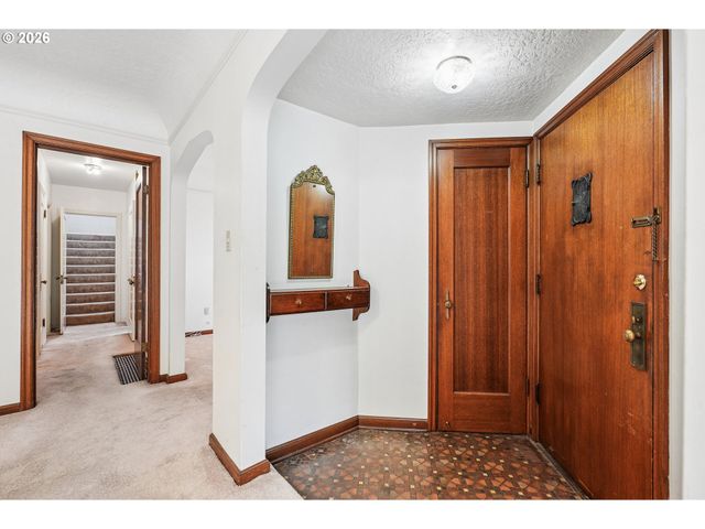 5809 Se TAYLOR St, Portland, OR 97215