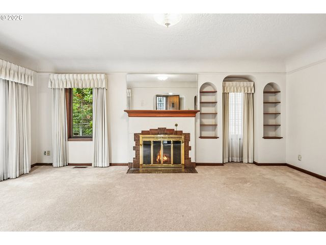 5809 Se TAYLOR St, Portland, OR 97215