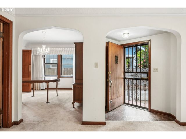 5809 Se TAYLOR St, Portland, OR 97215