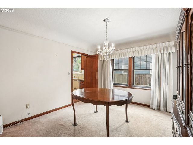 5809 Se TAYLOR St, Portland, OR 97215