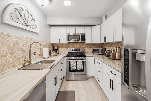 7512 Viejo Castilla 17, Carlsbad, CA 92009