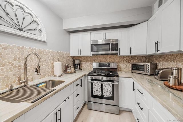 7512 Viejo Castilla 17, Carlsbad, CA 92009