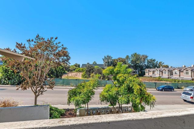 7512 Viejo Castilla 17, Carlsbad, CA 92009
