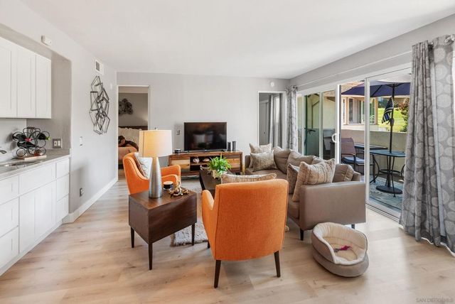 7512 Viejo Castilla 17, Carlsbad, CA 92009