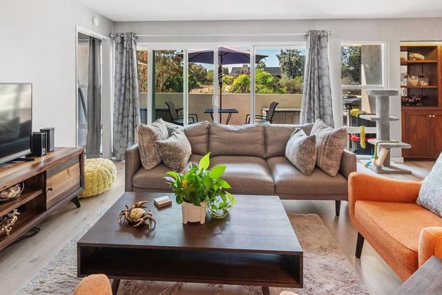 7512 Viejo Castilla 17, Carlsbad, CA 92009