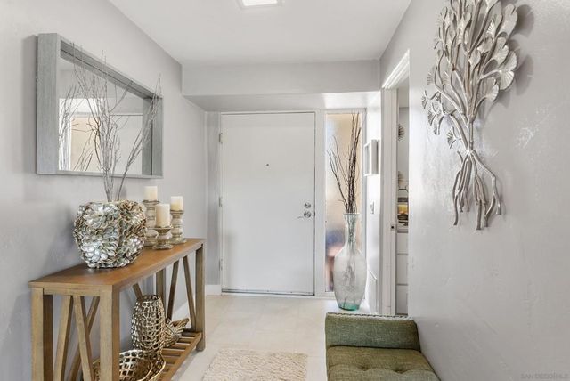 7512 Viejo Castilla 17, Carlsbad, CA 92009