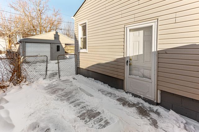 526 Mill Street, Lincoln Park City, MI 48146