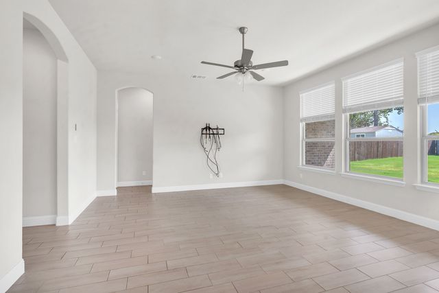 7243 Crowell Avenue, Arlington, TX 76002