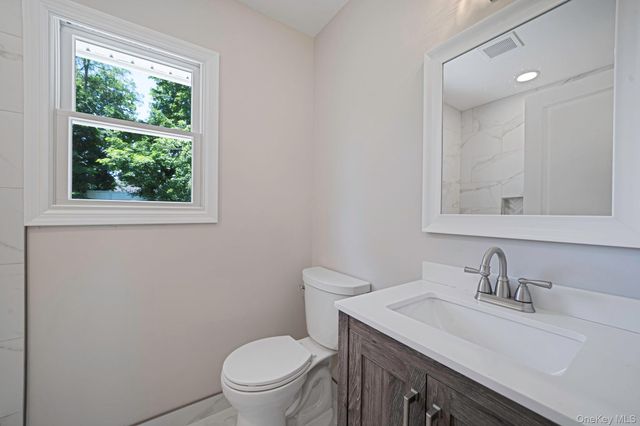 14 Reizen Avenue, Centereach, NY 11720
