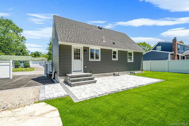 14 Reizen Avenue, Centereach, NY 11720