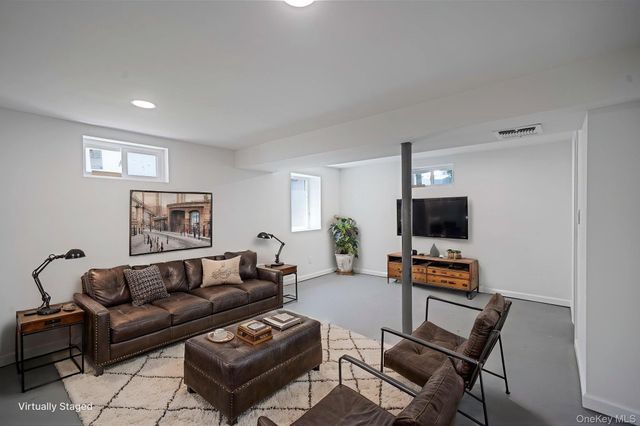 14 Reizen Avenue, Centereach, NY 11720