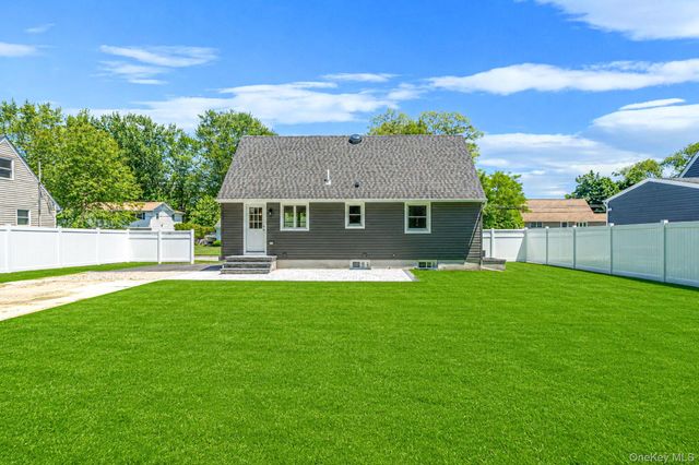 14 Reizen Avenue, Centereach, NY 11720
