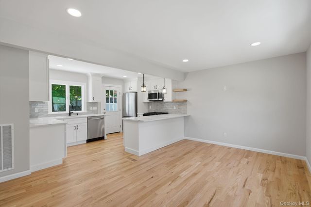 14 Reizen Avenue, Centereach, NY 11720